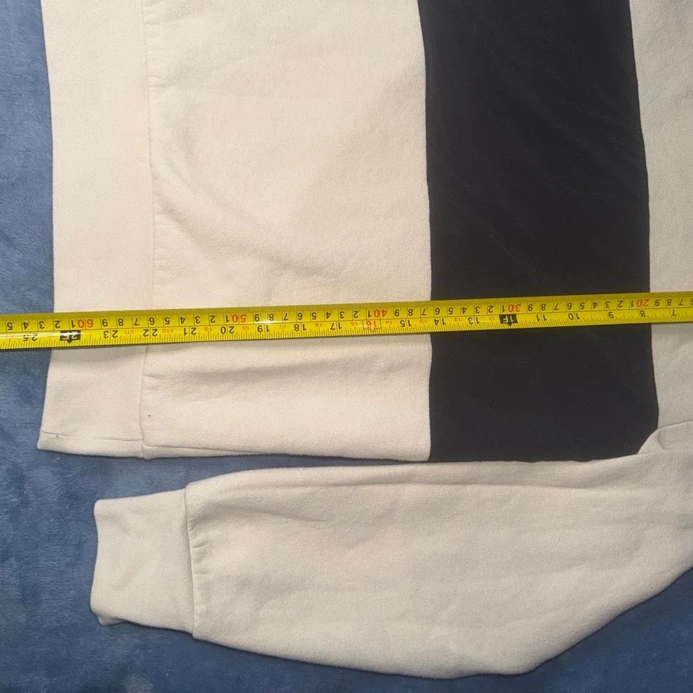 Alo Yoga cream & black color block sweatshirt